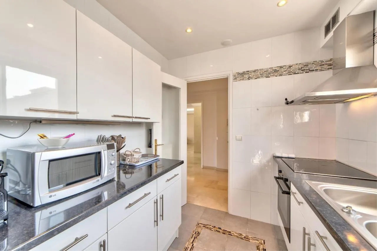 La Pinede Apartement Equiped With Air Conditioning And A Pool! Antibes