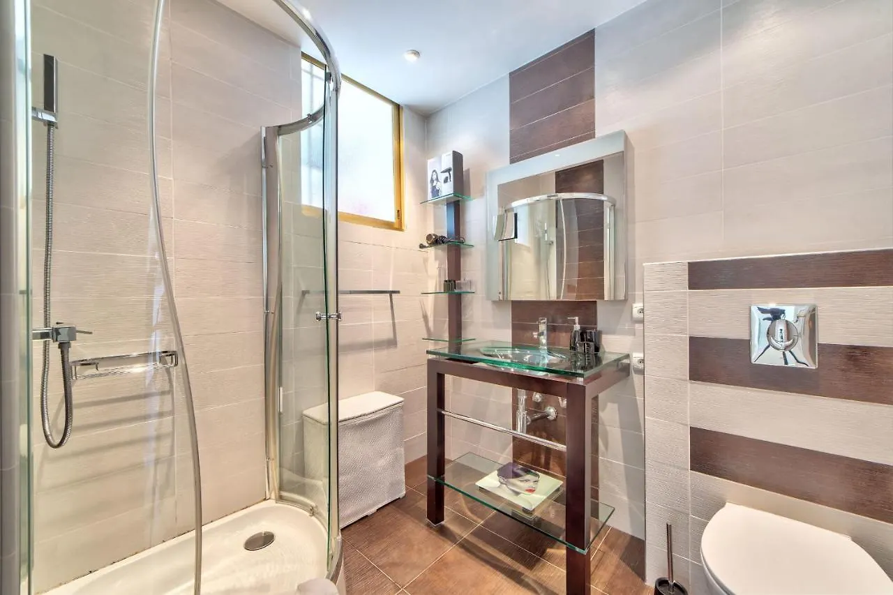La Pinede Apartement Equiped With Air Conditioning And A Pool! Antibes