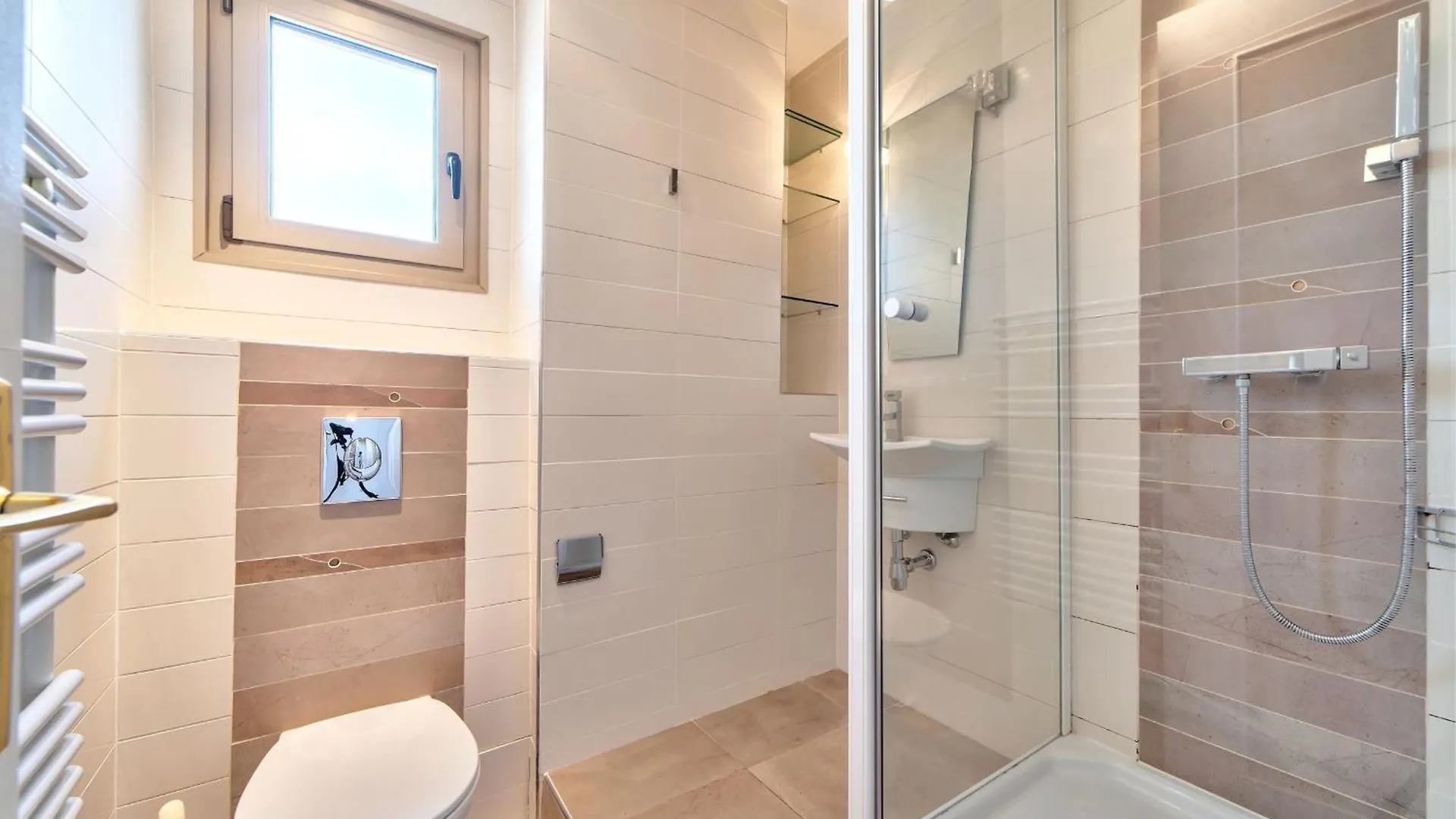 La Pinede Apartement Equiped With Air Conditioning And A Pool! Antibes 0*,