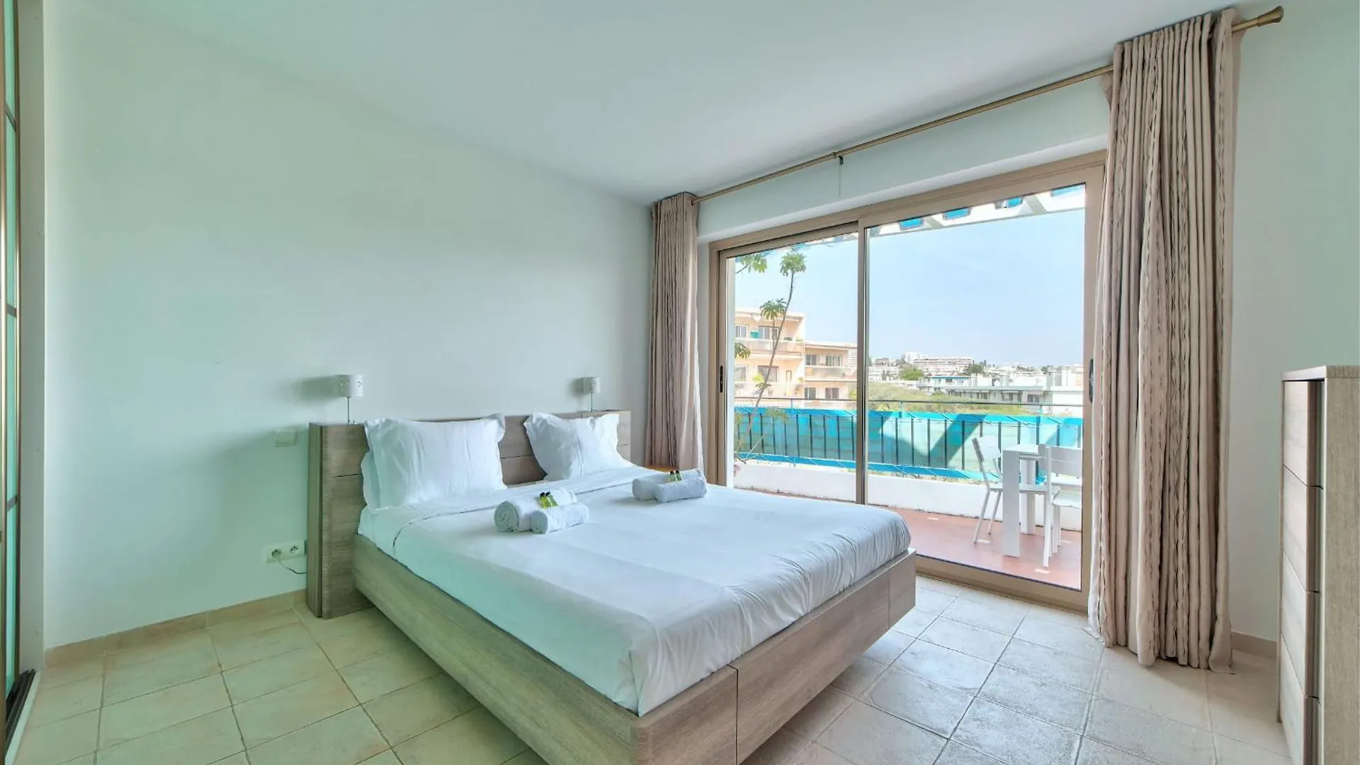La Pinede Apartement Equiped With Air Conditioning And A Pool! Antibes Apartment