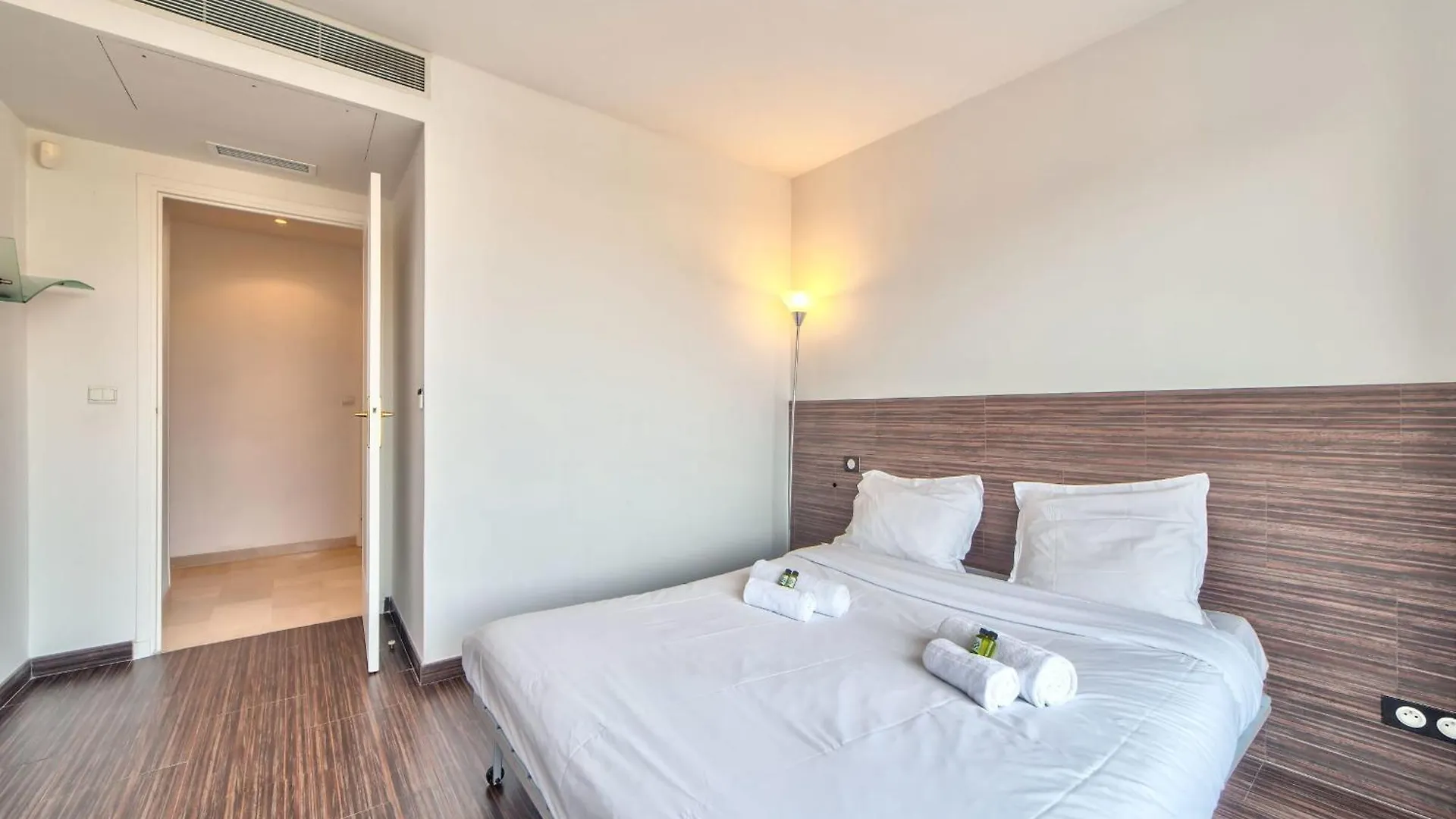 La Pinede Apartement Equiped With Air Conditioning And A Pool! Antibes 0*,  France